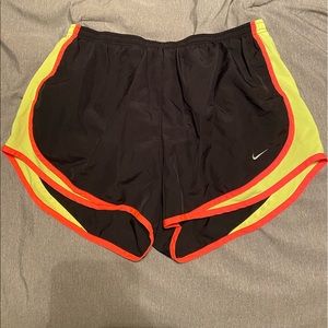 NIKE DRI FIT TEMPO RUNNING SHORTS